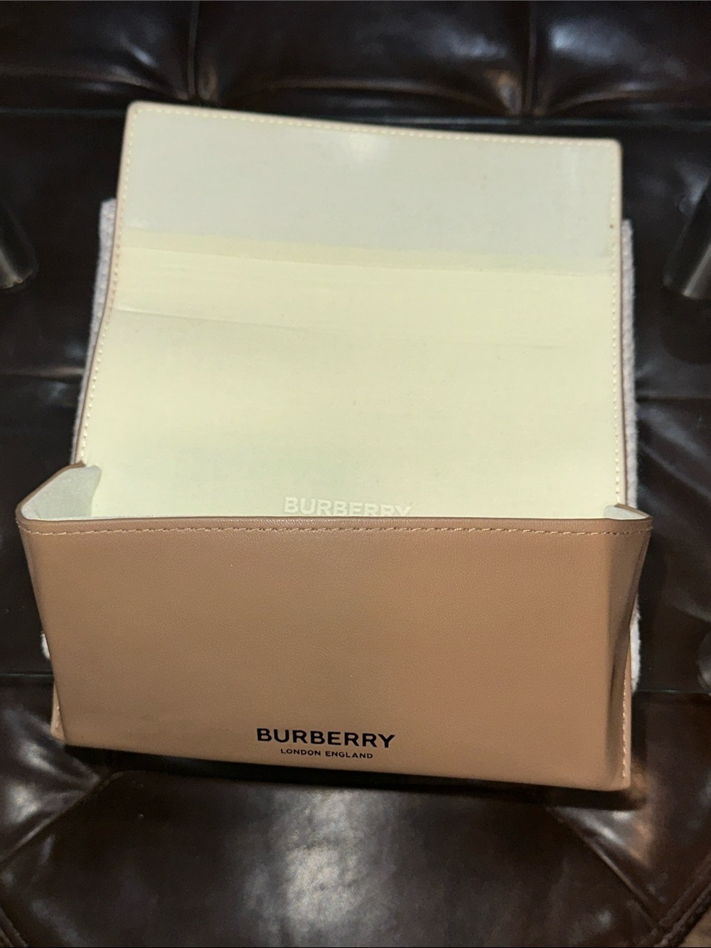 BURBERRY LONDON ENGLAND Leather Eyewear Case w/Soft Interior Lining, VGUC - Picture 9 of 9